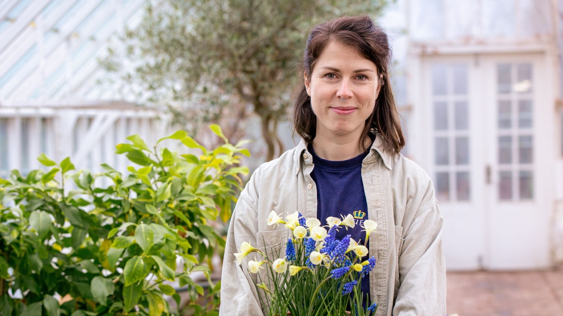 Porträtt trädgårdsdesigner Sara Bratt.