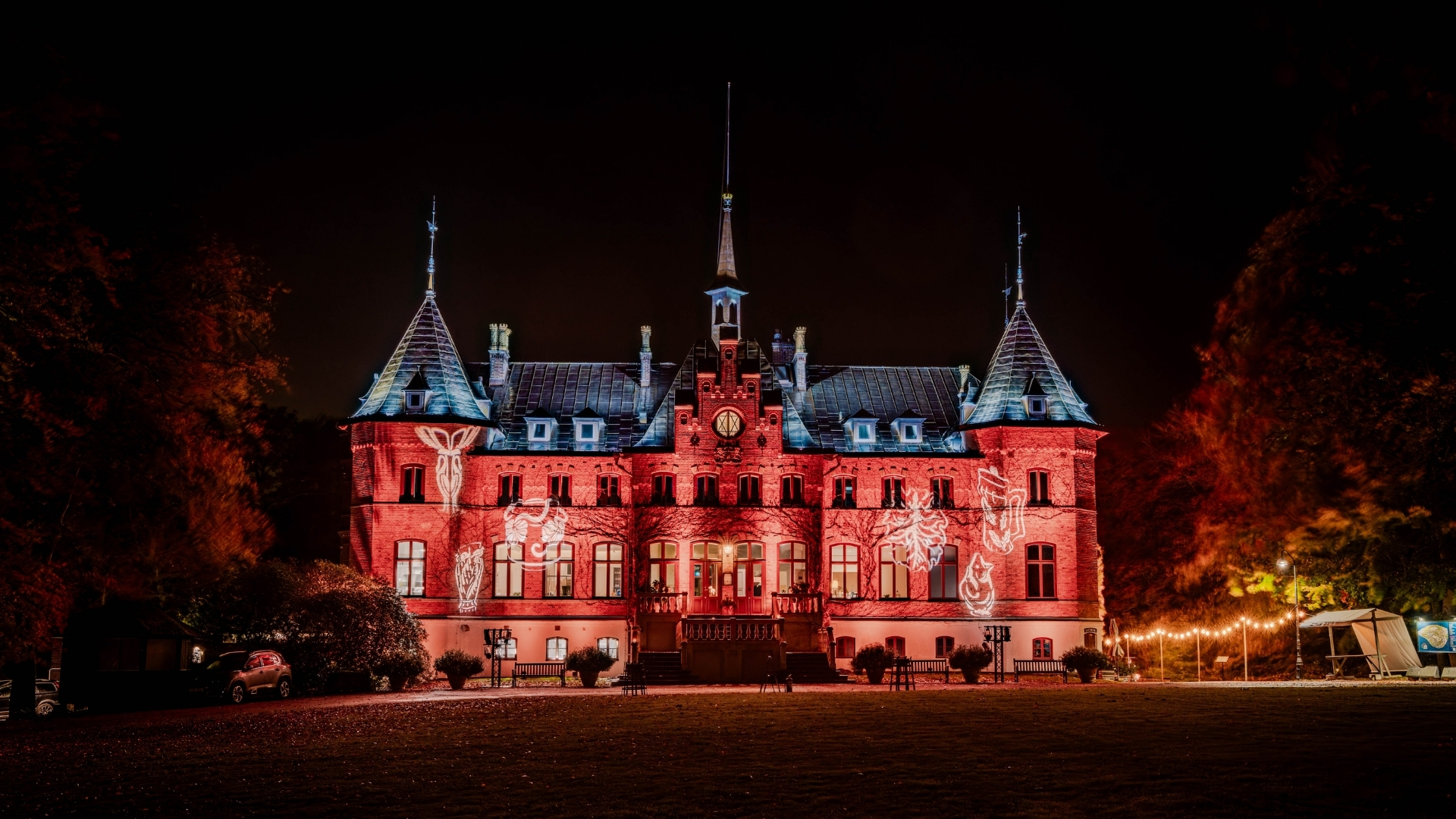 Sofiero Slott under Höstljus 2025 med majolika ljusinstallationer